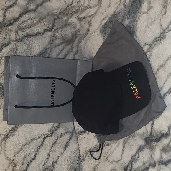 Like new Authentic Balenciaga black rainbow logo hat - Picture 4 of 4